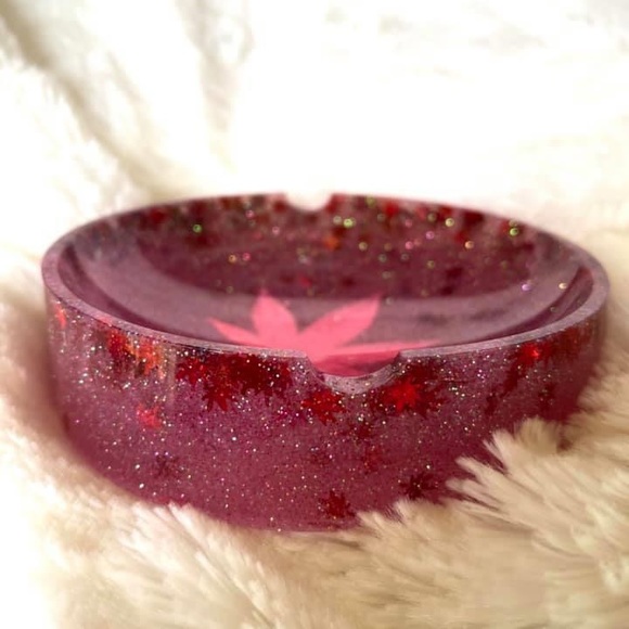pink pot leaf ashtray - Picture 2 of 2